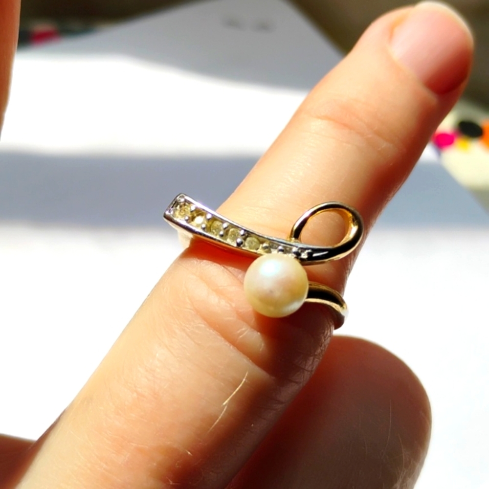 5 Diamonds & a Pearl Gold Ring Size 6 18KGE Bgj